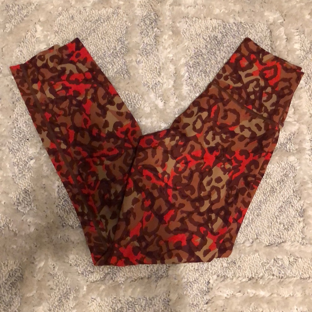 Offline by Aerie Goals 7/8 Hi-Rise Short Inseam Red Leopard Leggings. Size XS.